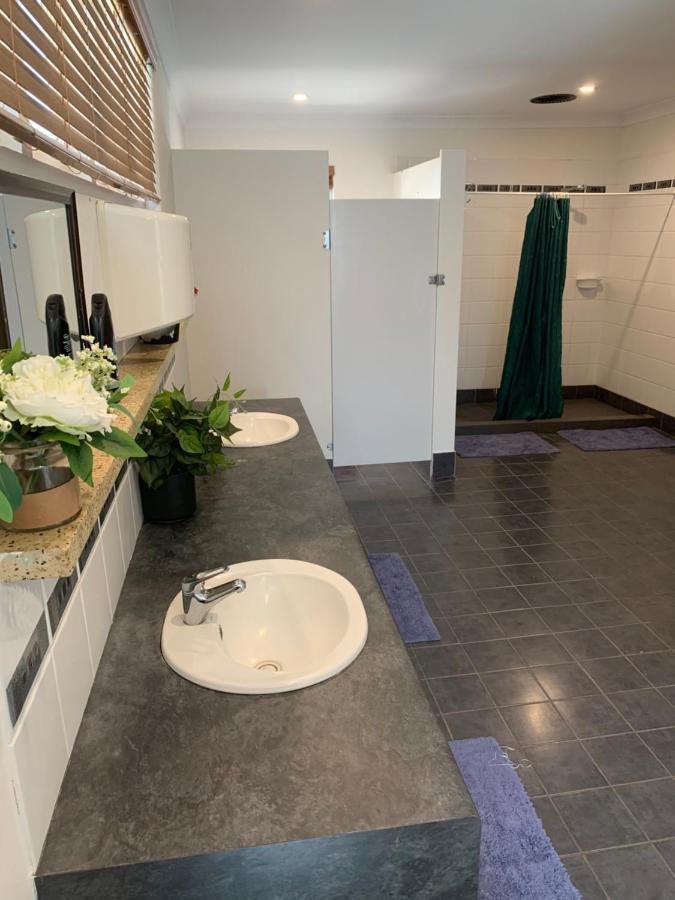 Donnybrook Hotel Wa 外观 照片