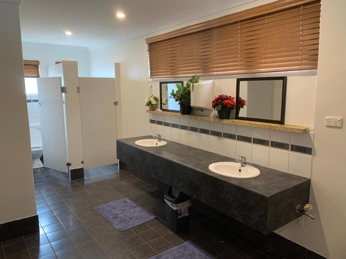 Donnybrook Hotel Wa 外观 照片