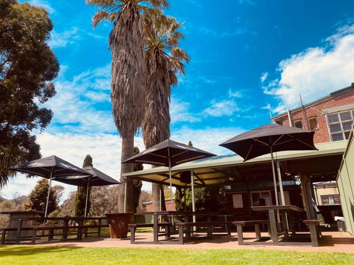 Donnybrook Hotel Wa 外观 照片