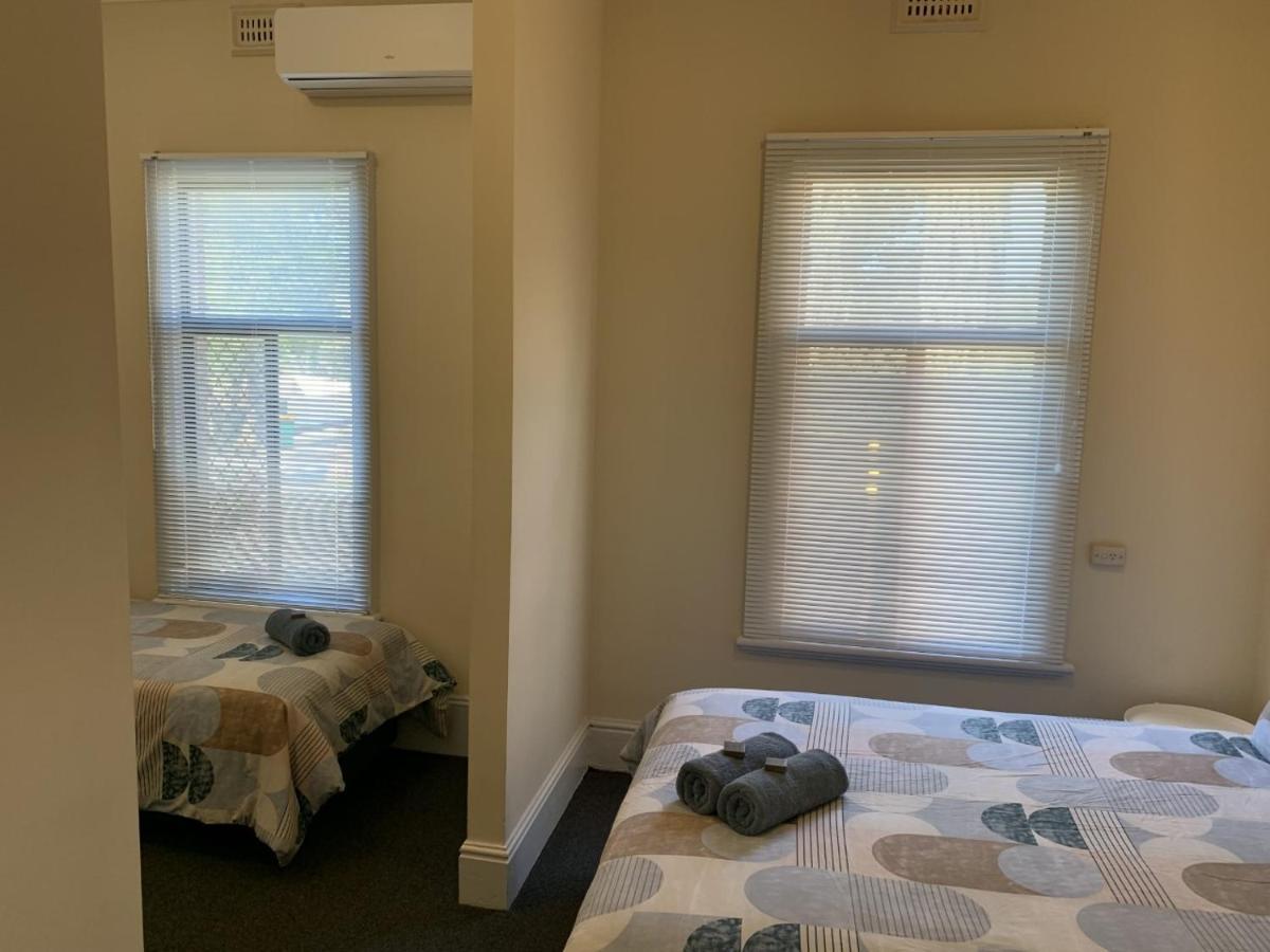 Donnybrook Hotel Wa 外观 照片