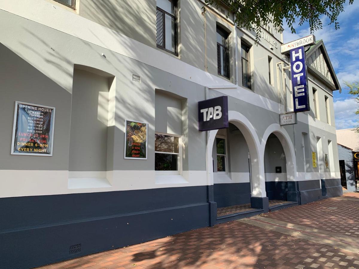 Donnybrook Hotel Wa 外观 照片